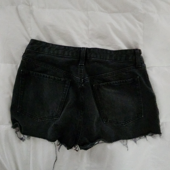 Black shorts size 8 - Picture 2 of 2